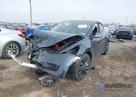 2024 Tesla Model Y Performance Dual Motor All-Wheel Drive z USA, uszkodzony, nr VIN 7SAYGDEF5RA330539